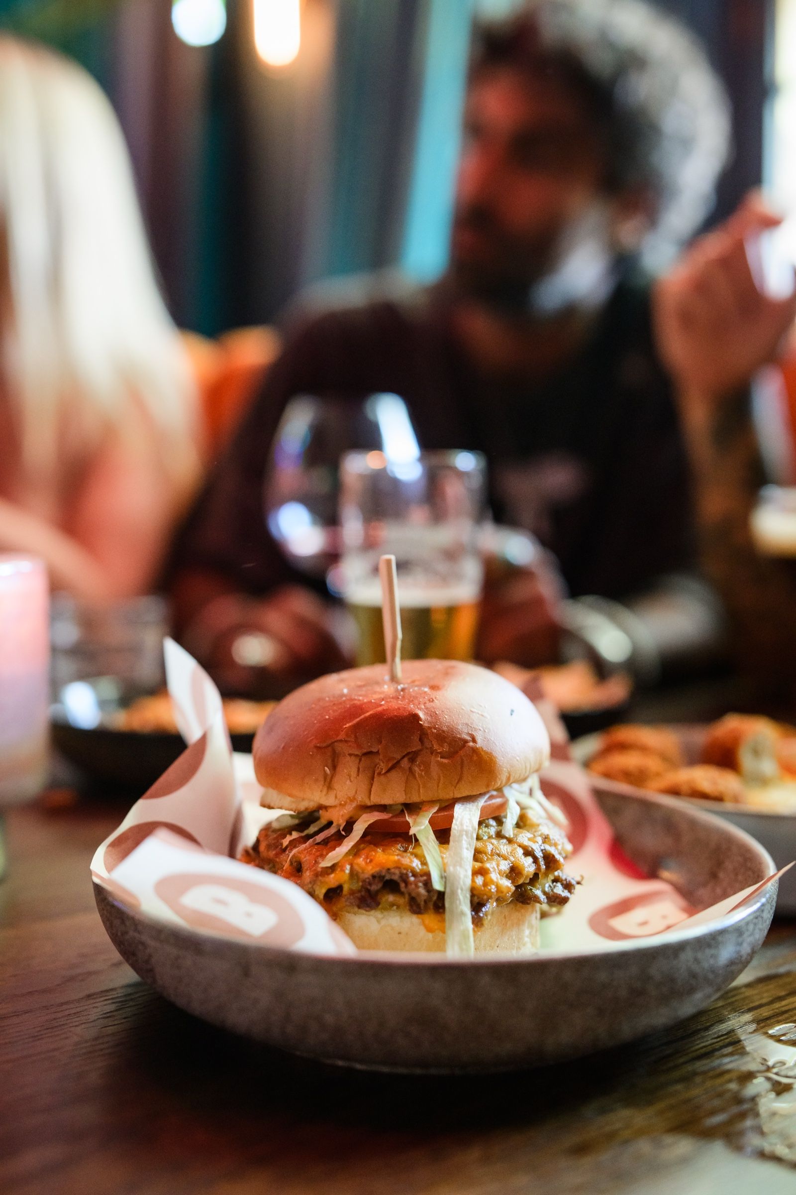 Burger en bites bij BRONS